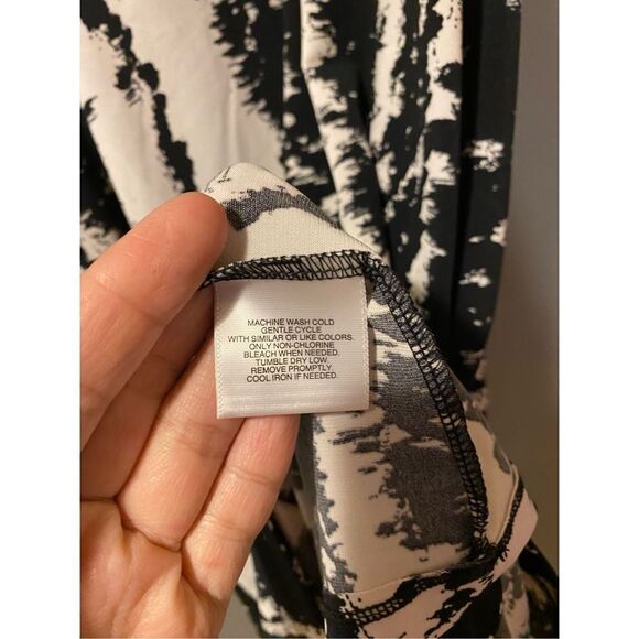 Apostrophe Black And White Halter Neck Tie Neck Backless Dress Size Medium - Picture 3 of 5